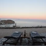 Andromeda Mykonos & アパートホテル