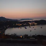 アパートホテル Andromeda Mykonos & カロ・リヴァディ