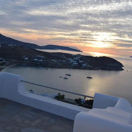 Andromeda Mykonos & מלון דירות קאלו ליבאדי